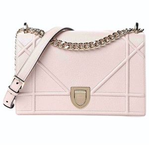 Rose Poudre Medium Diorama